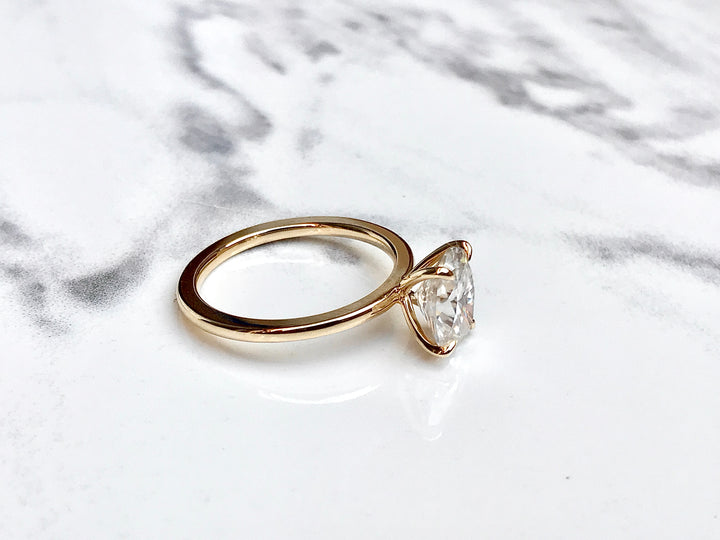 Laura- Oval Diamond Solitaire